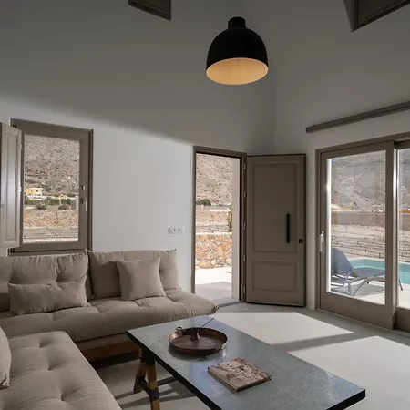 Отель Rizes Santorini With Private Pool *