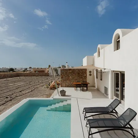 Rizes Santorini With Private Pool Отель *