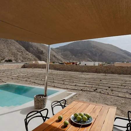 Rizes Santorini With Private Pool Отель Перисса