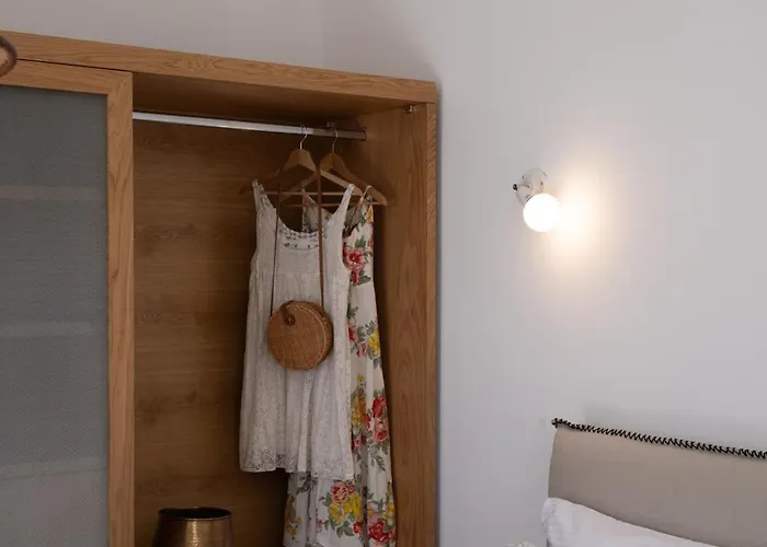 Rizes Santorini With Private Pool Отель *