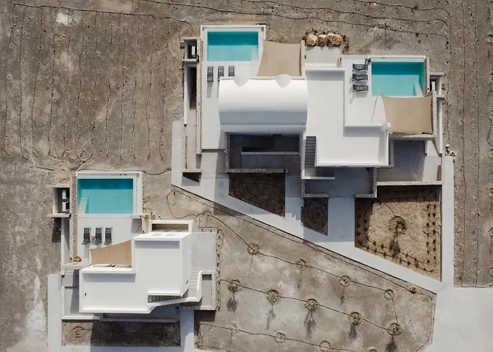 Rizes Santorini With Private Pool Отель Перисса