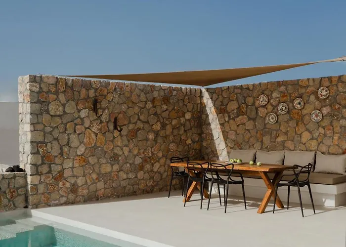 Rizes Santorini With Private Pool Отель Перисса