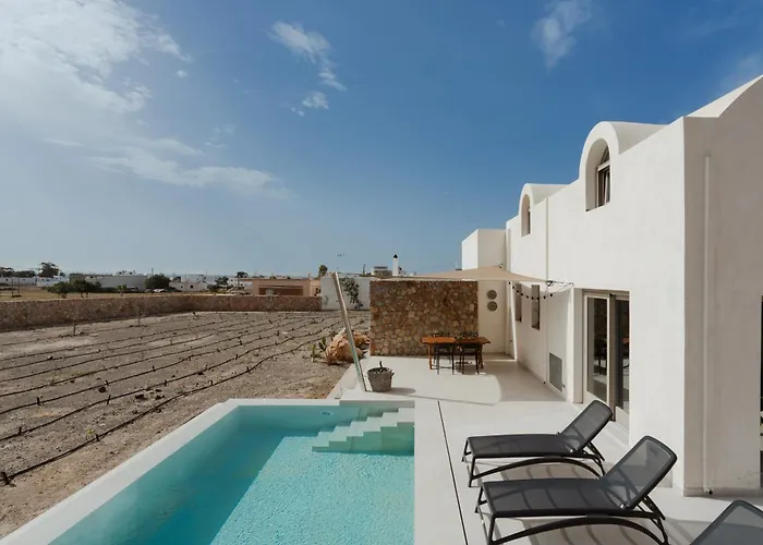 Отель Rizes Santorini With Private Pool Перисса