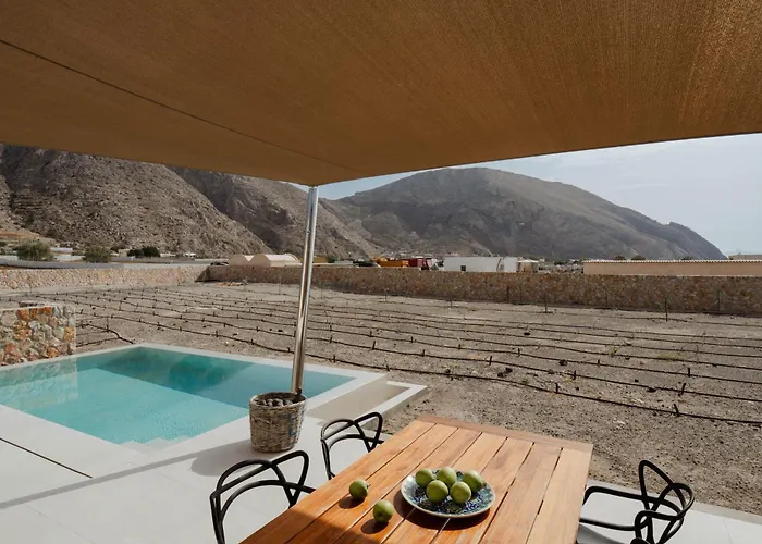 Rizes Santorini With Private Pool Отель Перисса